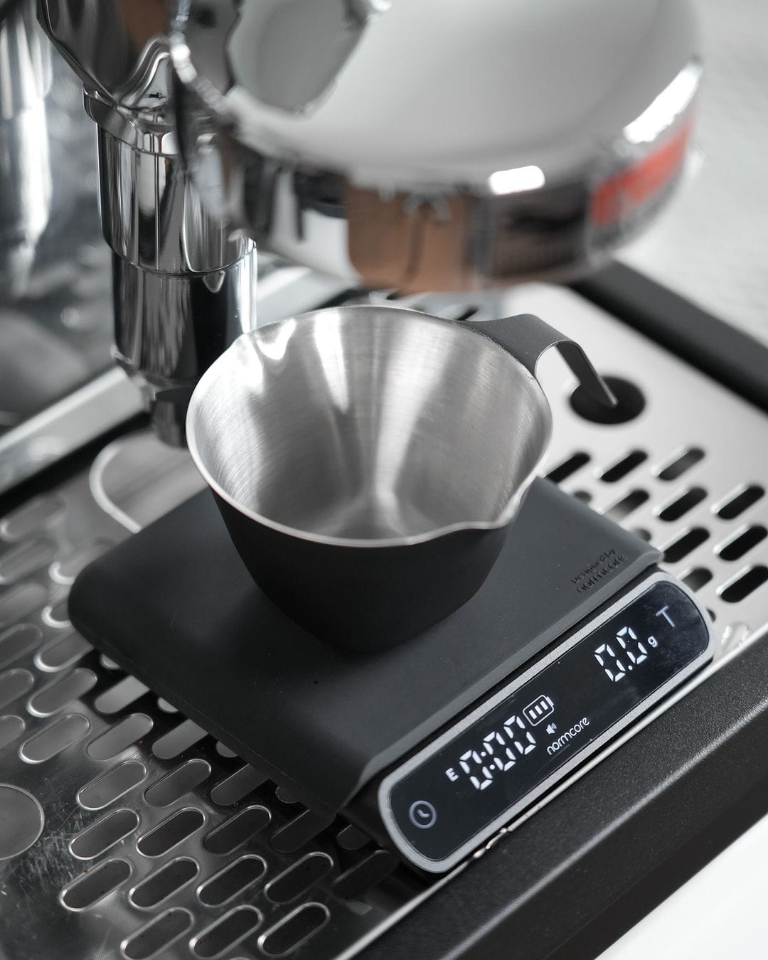 Normcore Pocket Coffee Scale V3 - in use